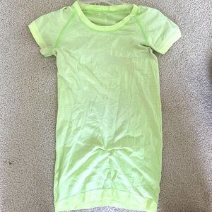 LULULEMON SIZE 2 Lime Swiftly Tech Short-Sleeve Shirt